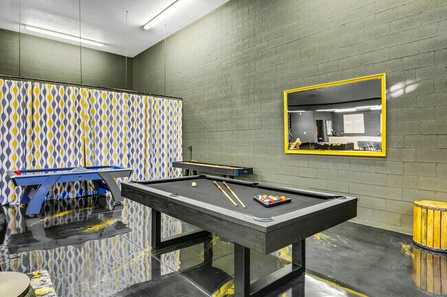 Building Photo - 41370 Sparkey Way