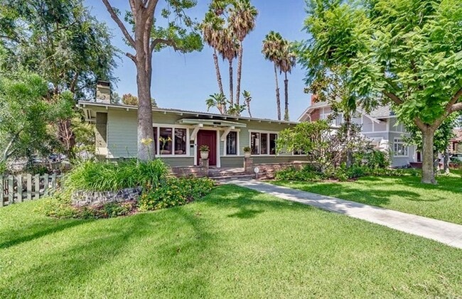 Building Photo - BEAUTIFUL, HISTORIC HOME IN THE HEART OF D...
