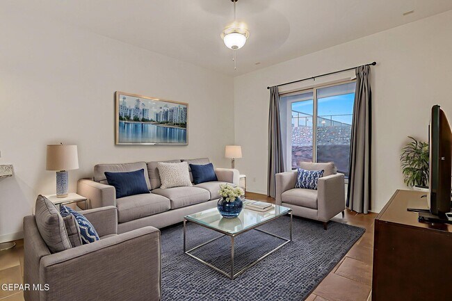 Building Photo - 308 S Manzanita Dr