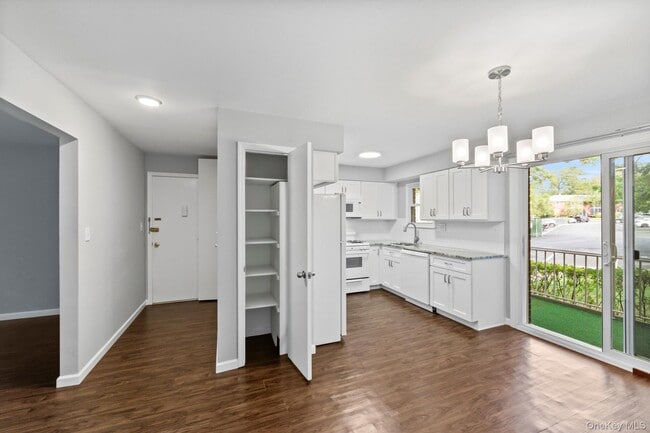 Building Photo - 106 Yorkshire Dr