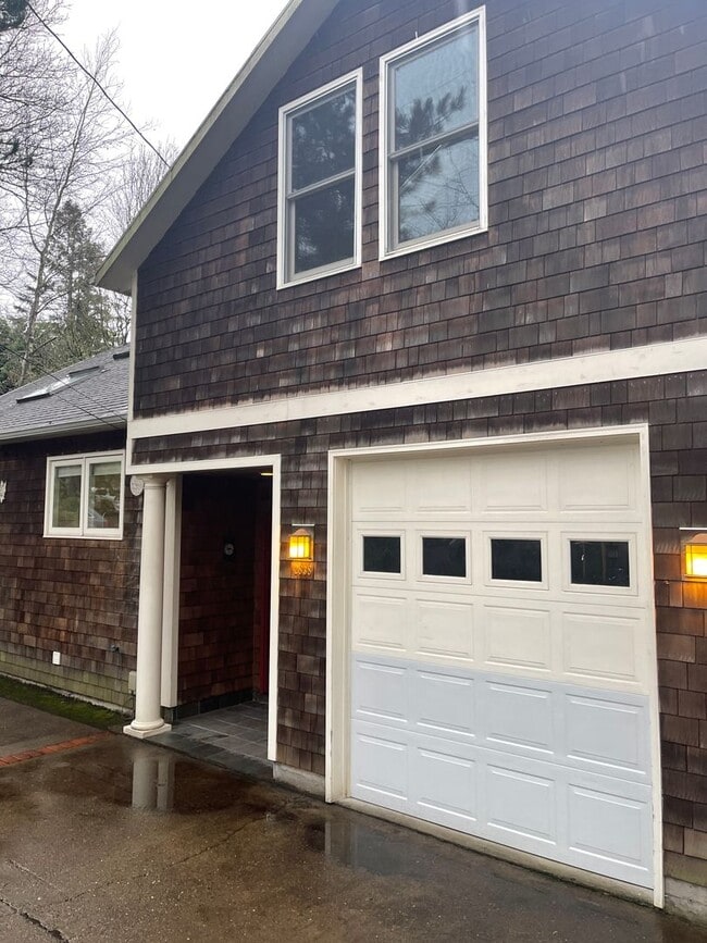 Building Photo - CHARMING MULTNOMAH VILLAGE CUSTOM HOME AVA...