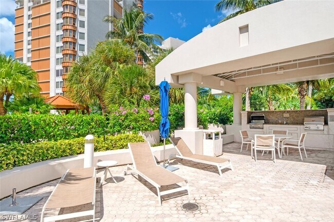 Building Photo - 4255 Gulf Shore Blvd N