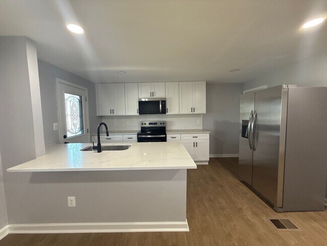 Building Photo - Three Bedroom House in Dundalk