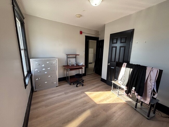 Building Photo - 26 Catharine St