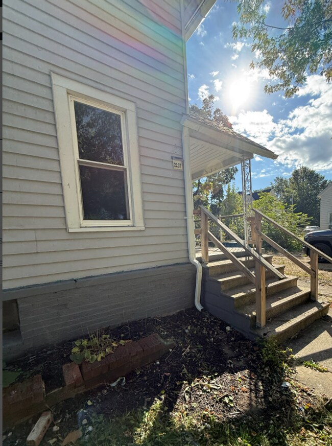 Building Photo - SECTION 8 and EDEN Accepted!! Your Newly Renovated Dream 5 Br Home Awaits!!