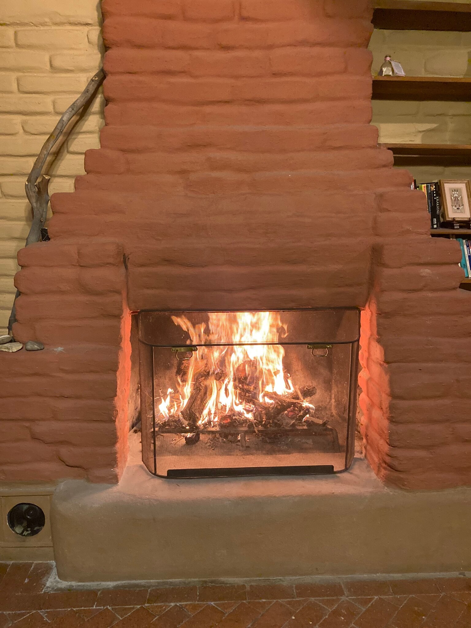 LR fireplace - 342 Whiteoaks Dr NE