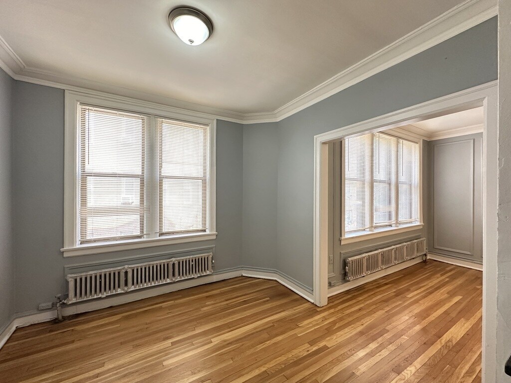 Building Photo - 1363 W Estes Ave