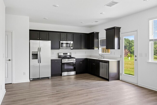 Building Photo - 5044 Highwood Dr