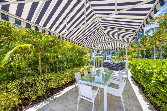 Building Photo - 2101 Brickell Ave