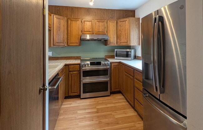 Building Photo - Spacious 3 Bedroom Townhome in Small Complex