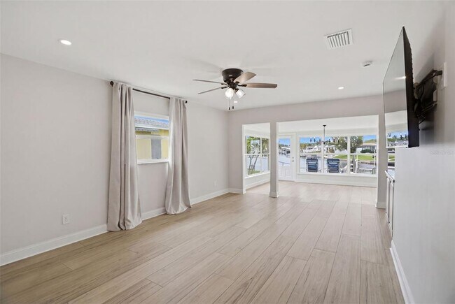 Building Photo - 4436 Floramar Terrace