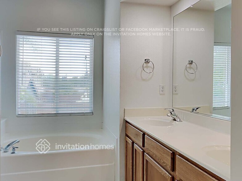 Building Photo - 9255 Boulder Falls Ct