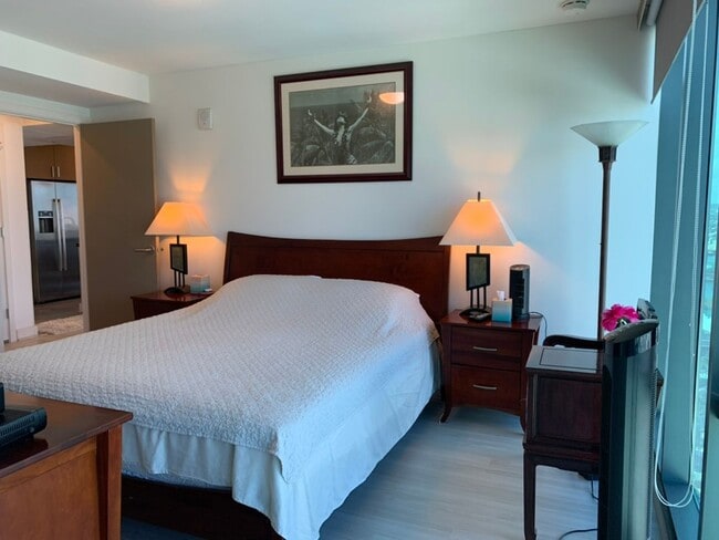 Building Photo - Fully Furnished 2B+office/2 BA/2 Parking on High Floor Corner Unit with Ocean View