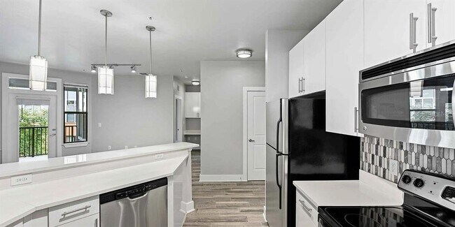 Building Photo - 776 N Orange Ave