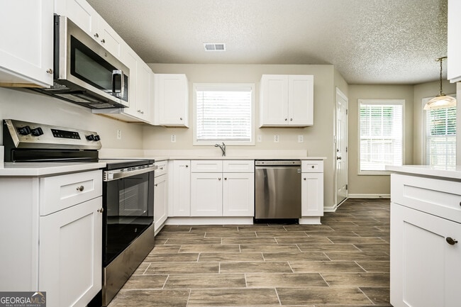 Building Photo - 40 Berkshire Run