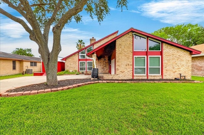 Building Photo - 5025 Romford Dr