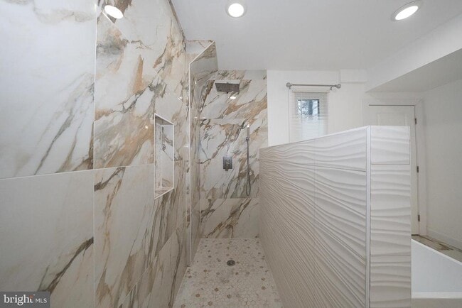 Building Photo - 622 Spring Ave