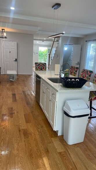 Building Photo - 16 N Main St