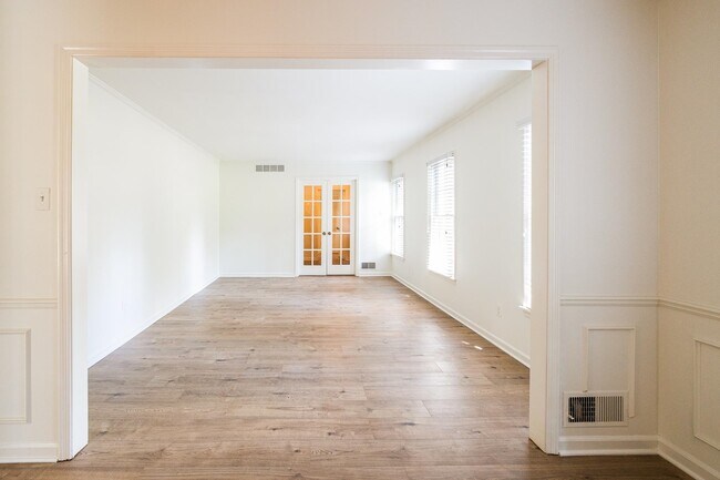 Building Photo - 7670 McHenry Cir E