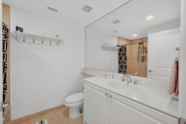 Building Photo - 275 NW Flagler Ave