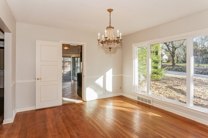 Building Photo - 2343 Ridgewood Rd