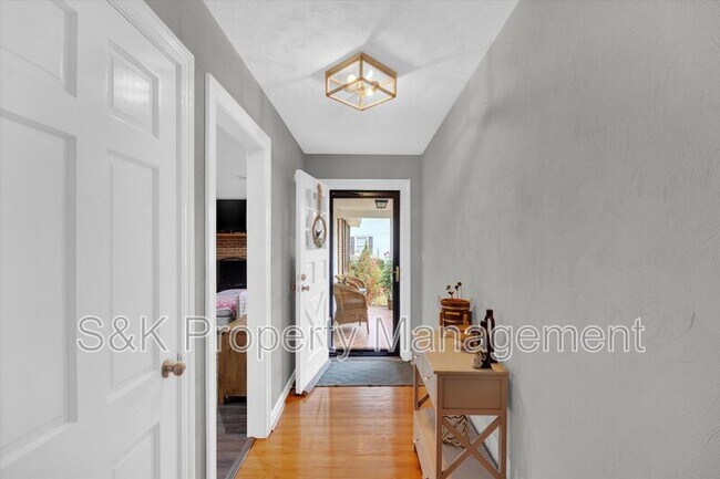 Building Photo - 5524 Briarwood Ln