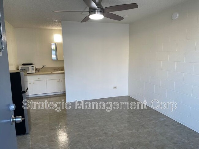 Building Photo - 1301 Lusitana St