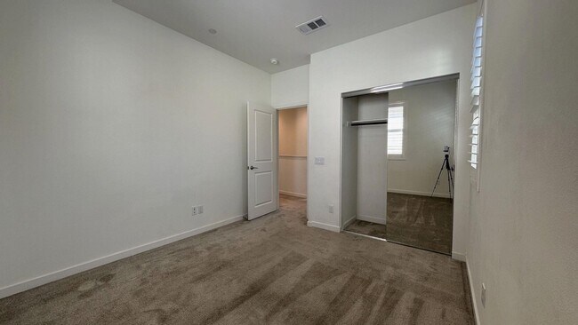 Building Photo - 26149 Park Ave