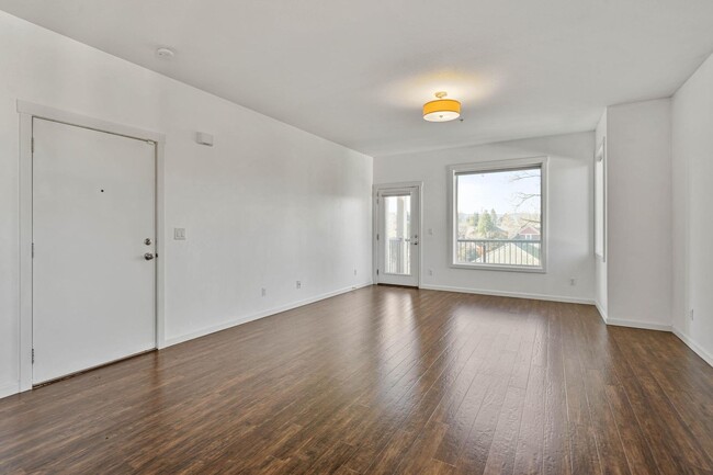 Building Photo - Beautiful, modern 2-bdrm/1-bath condo in v...