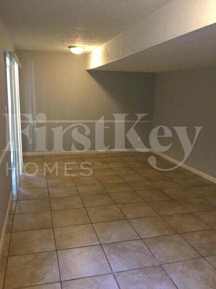 Building Photo - 8894 Raven Dr