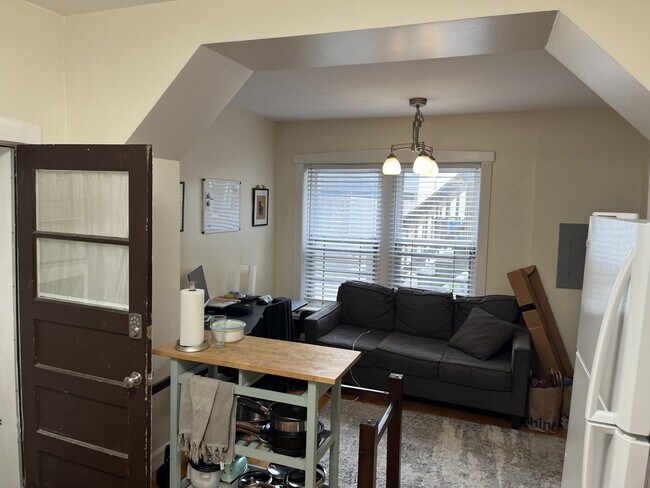 Building Photo - 3418 N Seminary Ave