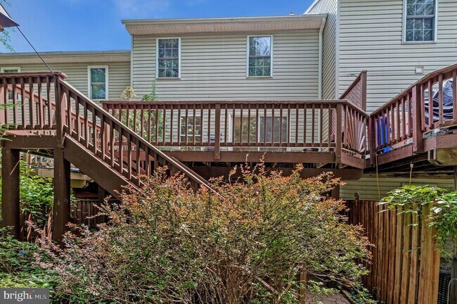 Building Photo - 616 Bellerive Ct