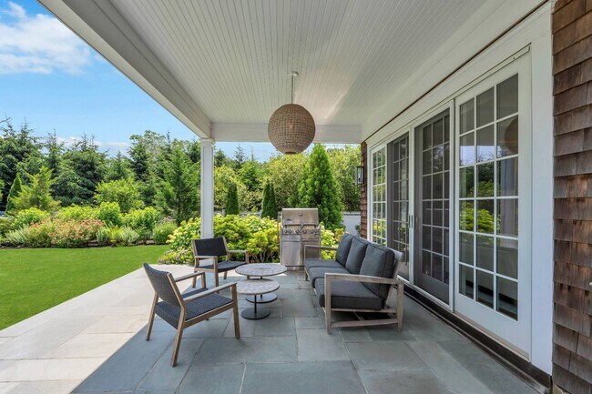 Building Photo - 21 Barn Ln