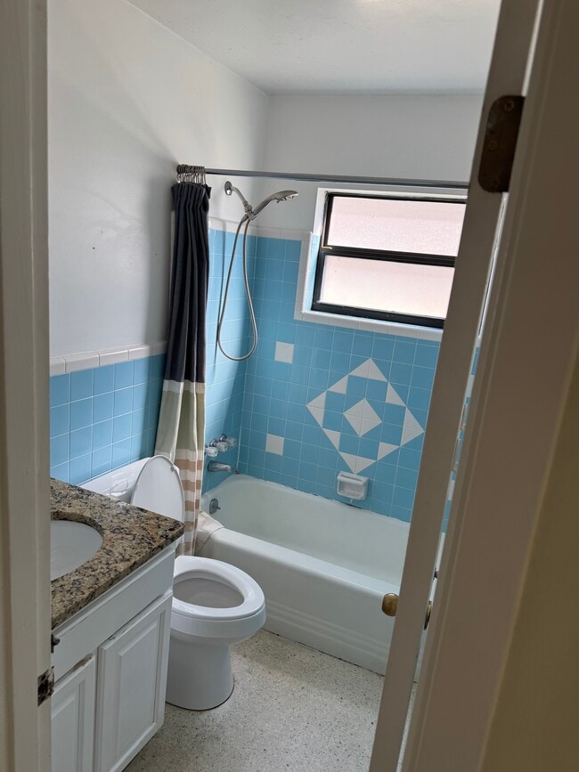 Building Photo - 515 E Miller St