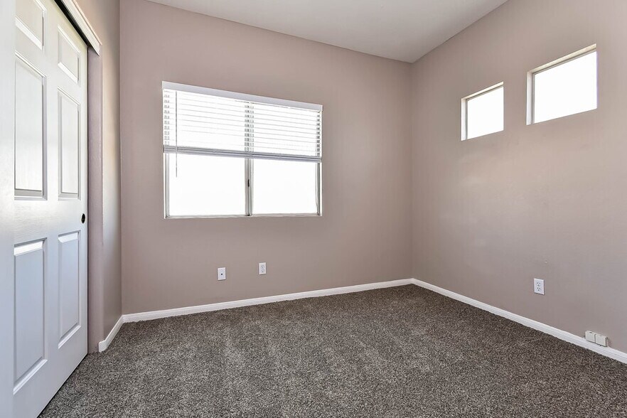 Building Photo - 7855 Blue Brook Dr