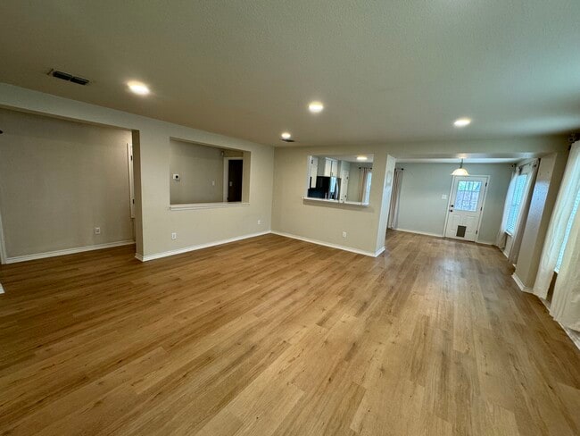 Building Photo - 1600 Knight Trail