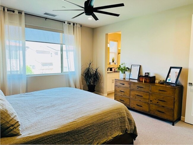 Building Photo - $2,395 Tesoro Viejo Gorgeous 2 Bed + Offic...