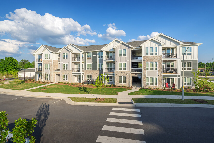 Building Photo - Ascend Brightleaf Apartments