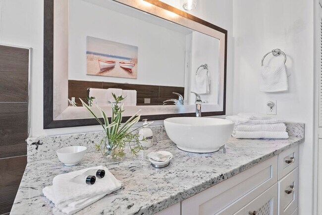 Building Photo - 13 Cleveland Ct