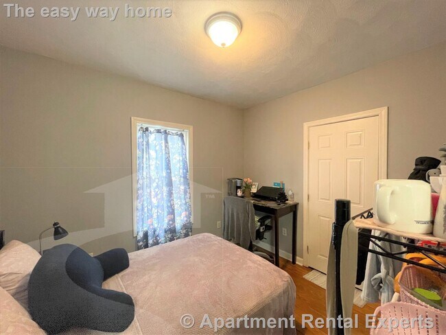 Building Photo - 48 Derby St