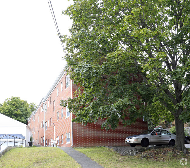 Building Photo - 325 Strawberry Hill Ave