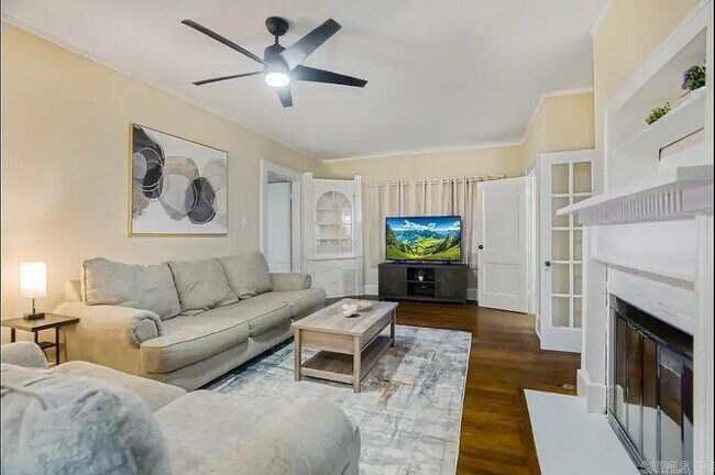 Primary Photo - 4815 Lee Ave