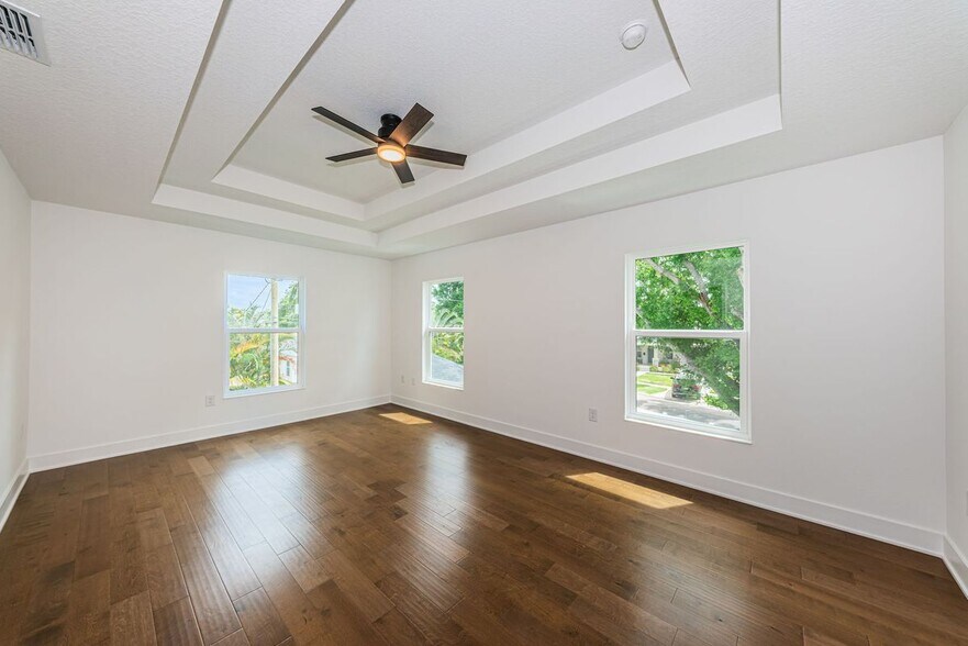 Building Photo - 1701 25th Ave N