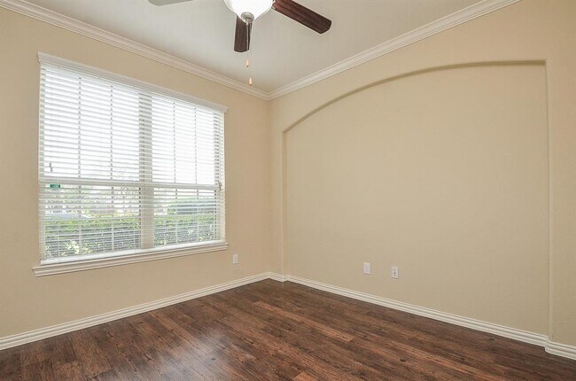 Building Photo - 6523 Point Hollow Ln