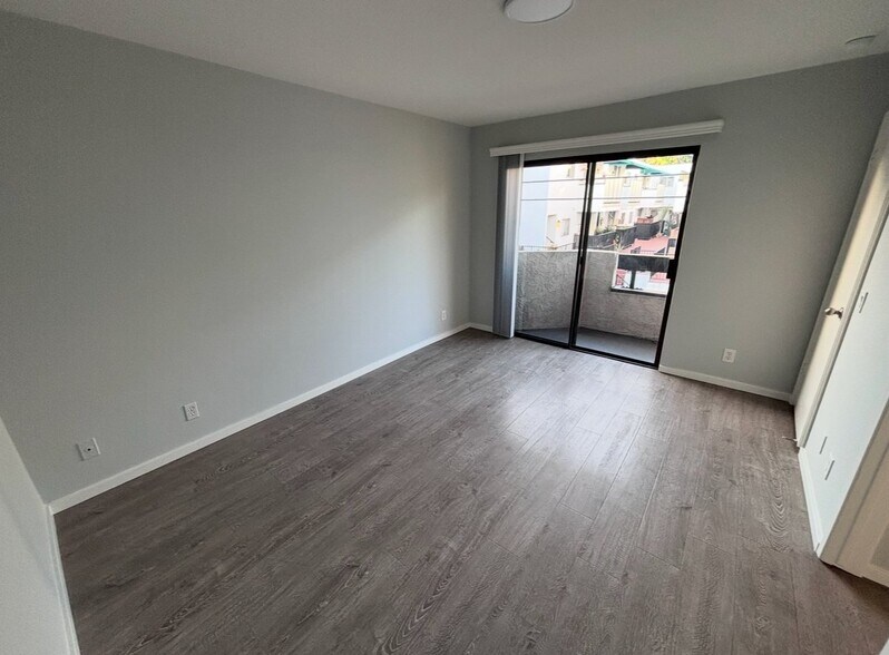 Building Photo - 7531 Hampton Ave