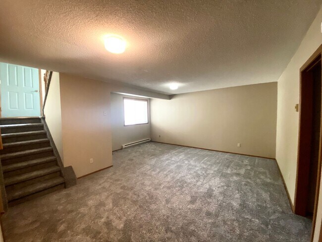 Building Photo - 3 bedroom, 2 bath Townhome located in Sout...