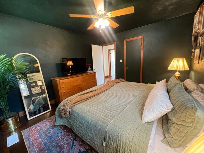 Building Photo - Mid - Century Modern Dream!   WILLOW TERRACE