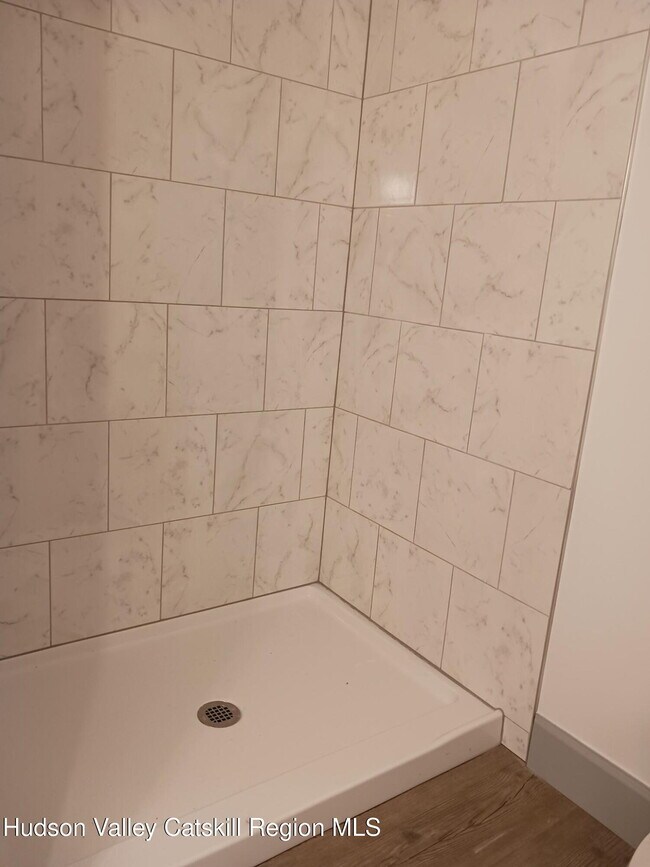 Building Photo - 542 Lakeview Terrace