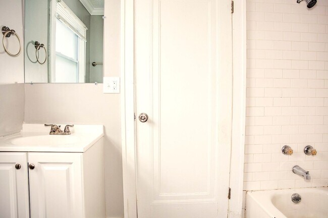 Building Photo - SEE IT NOW: Charming Updated Home in a Qui...