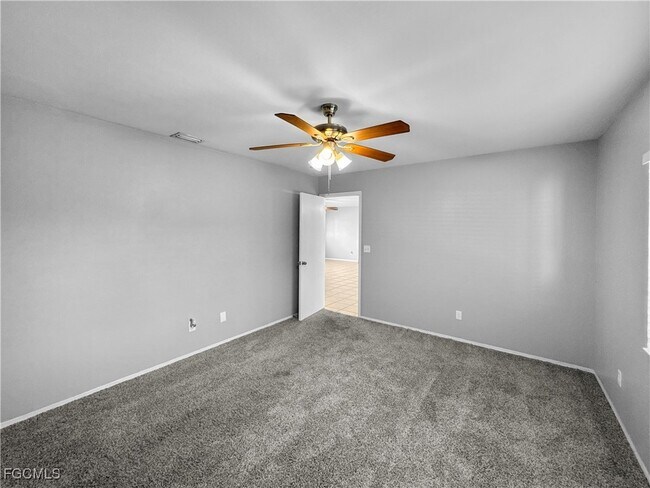 Building Photo - 133 SE 25th Ln